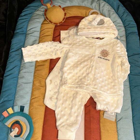 New Baby Set - Picture 3 of 7